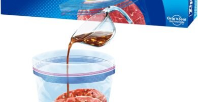 Ziploc Gallon Food Storage Freezer Bags, New Stay Open Design with Stand-Up Bottom, Easy to Fill, 14 Count