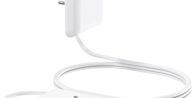 Flat Extension Cord with Outlet Cover, Olcorife Flat Plug Power Strip with 8 Outlets and 4 USB Ports, 2000 Joules Surge Protector, 5 FT Cord Hidden Outlet Extender for Tight Spaces
